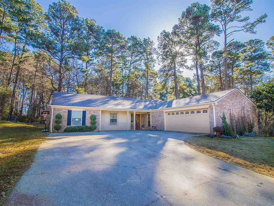 1st image of 300 Meadow Lake Dr