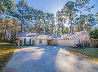 300 Meadow Lake Dr, Longview, TX 75604