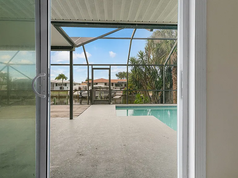 403 Bridgetown Ct — Photo 14