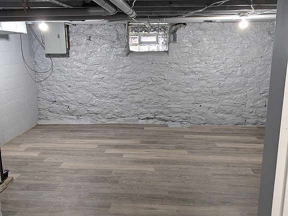 2nd image of 129 1/2 Union St #129-1/2