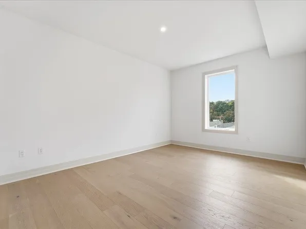 921 Madison Street image 9 of 20