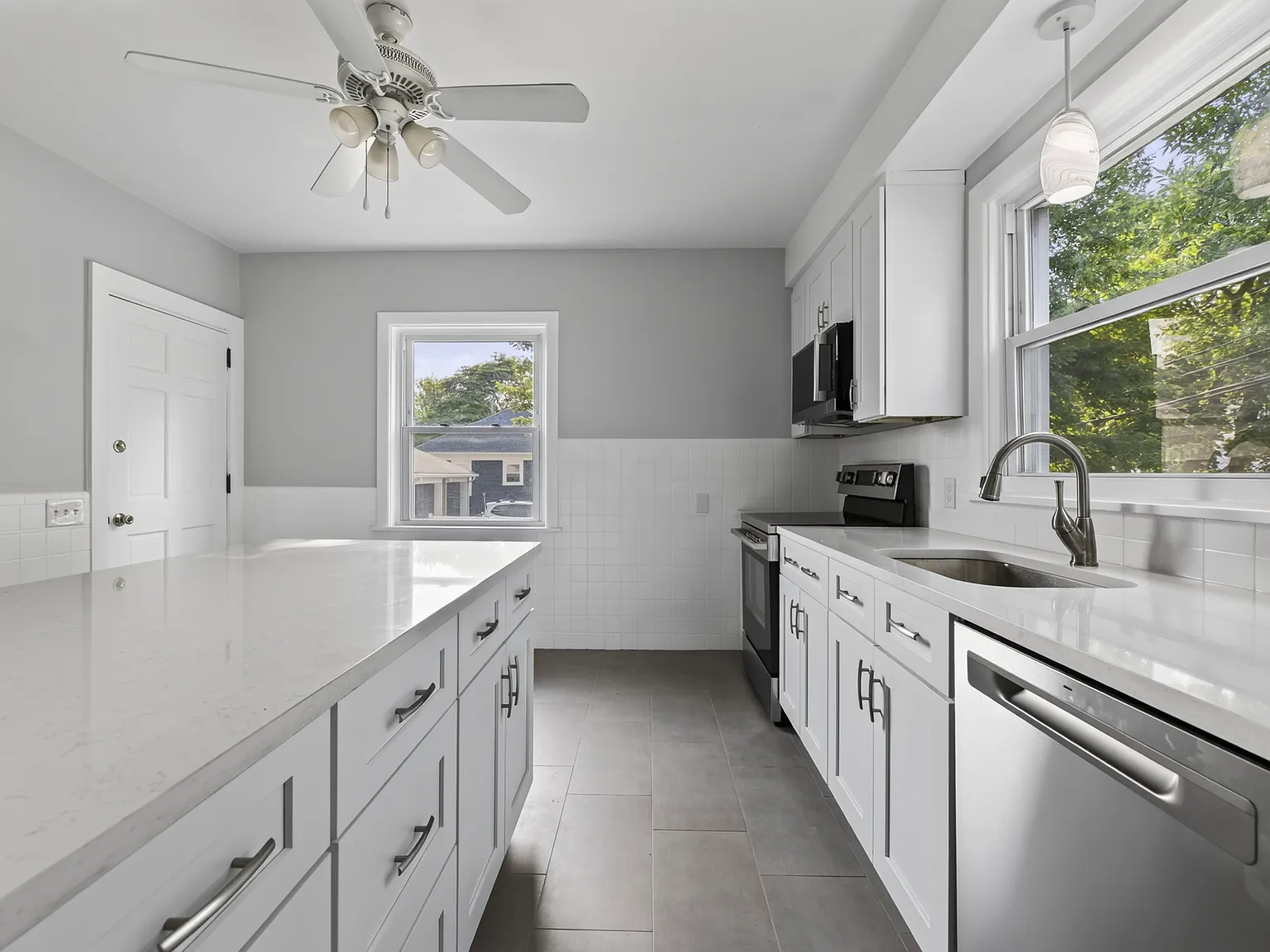 2 bed, 1100 sqft, $2,500 — Photo 2
