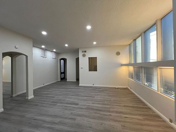 5th image of 1163 Huntington Dr APT 2