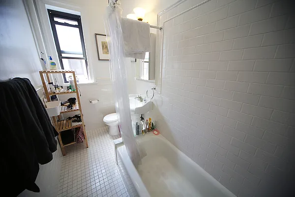 Rented by Metropolitan Realty | media 21