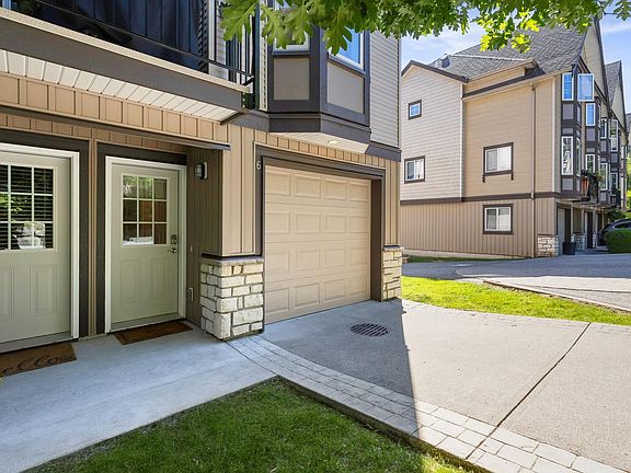 3rd image of 32501 Fraser Cres #6