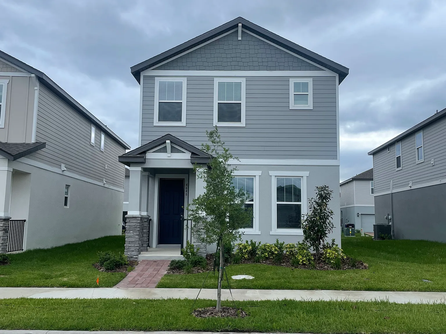 4 bed, 2.5 bath, 2200 sqft, $2,400 — Photo 1