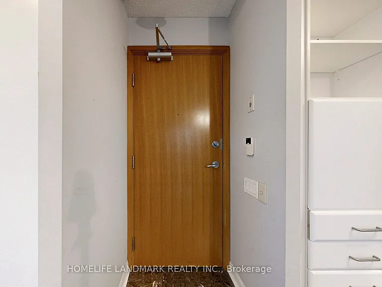 33 Sheppard Ave E #1105 — Photo 19