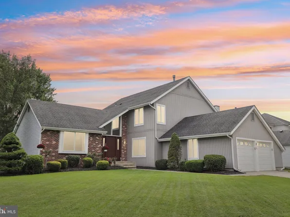 32 Michaelson Dr, Mount Laurel, NJ 08054