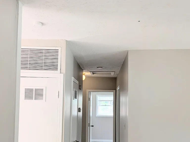 14802 White Ave — Photo 8