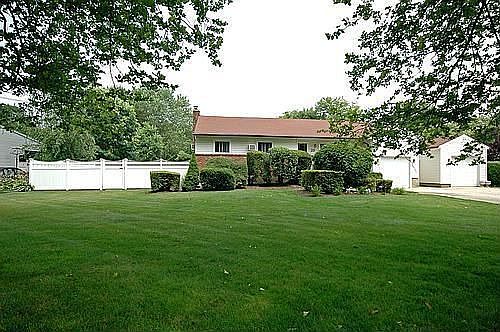 1st image of 25 Furwood Dr