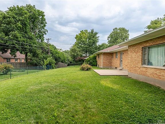 3rd image of 215 E Elmwood Dr