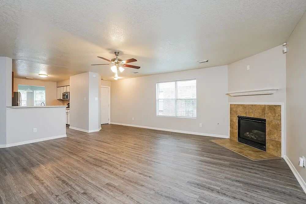 3 bed, 2.0 bath, 1741 sqft, $1,745 — Photo 4
