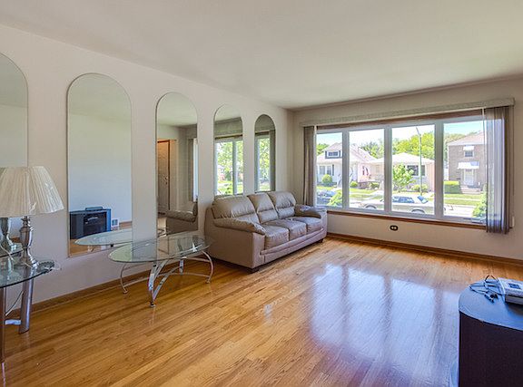 3rd image of 3649 N Pontiac Ave #103