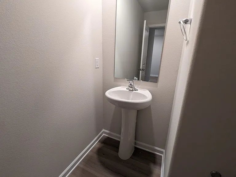1140 Nia Rd — Photo 16