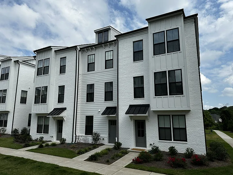 5005 Layman Dr — Photo 2