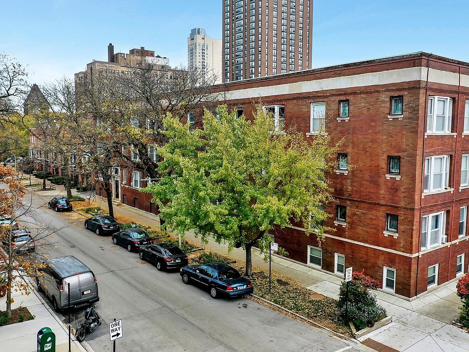 1st image of 1061 W Berwyn Ave APT 1