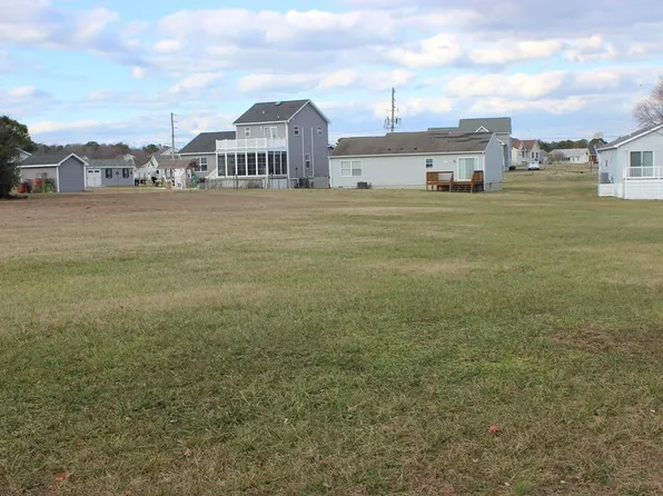 1611 Shark Ct #1611, Greenbackville, VA 23356