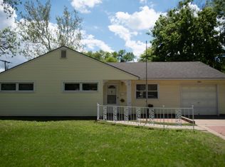 3905 SW Mission Ct, Topeka, KS 66614