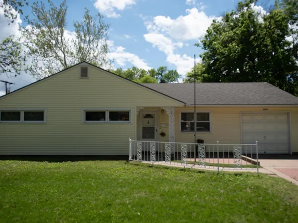 3905 SW Mission Ct, Topeka, KS 66614