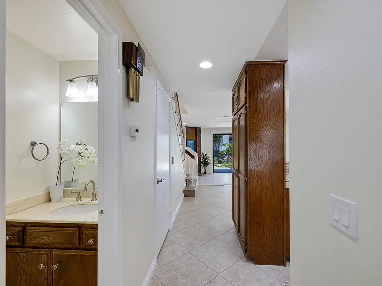 319 Molokai Dr — Photo 7