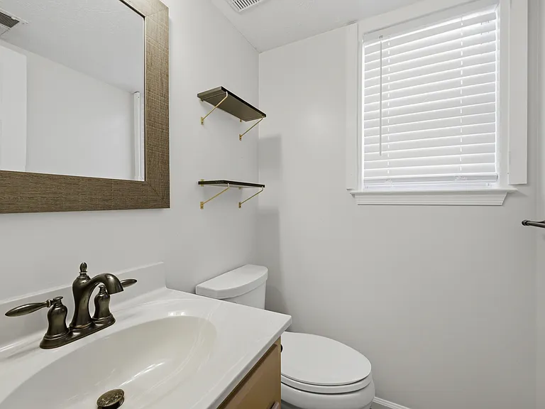 2 Compton Ct — Photo 1
