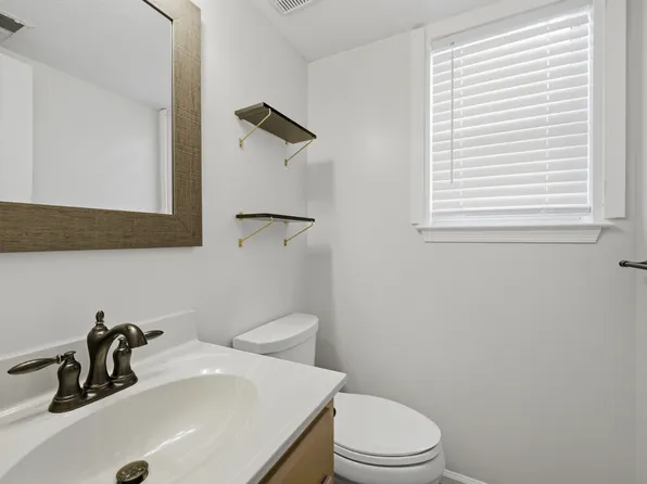 2 Compton Ct, Hampton, VA 23666