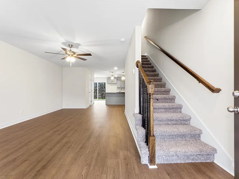 119 Quarry Point Dr — Photo 3