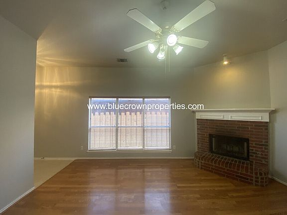 3rd image of 1321 W Branch Hollow Dr