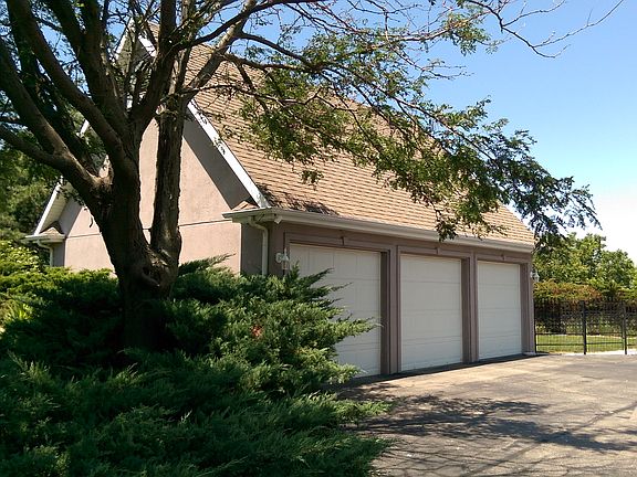 5th image of 3706 Cottonwood Cir