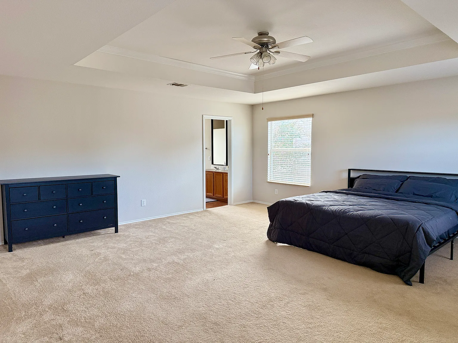 4 bed, 2697 sqft, $950 — Photo 1