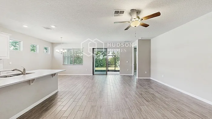 1527 Lyonsdale Ln — Photo 4