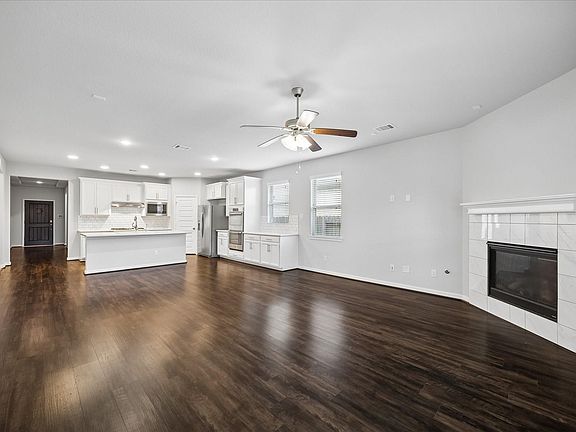 3rd image of 3830 Fleetwood Falls Ln