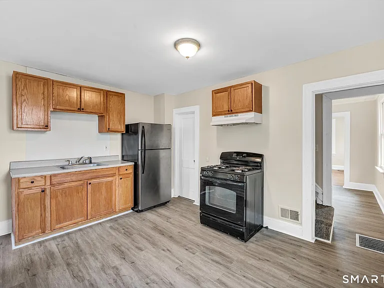 128-130 Sisson St #2 — Photo 10