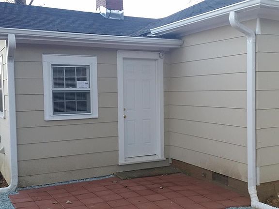5th image of 905 E Club Blvd