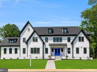 2817 Derek Rd, Alexandria, VA 22306