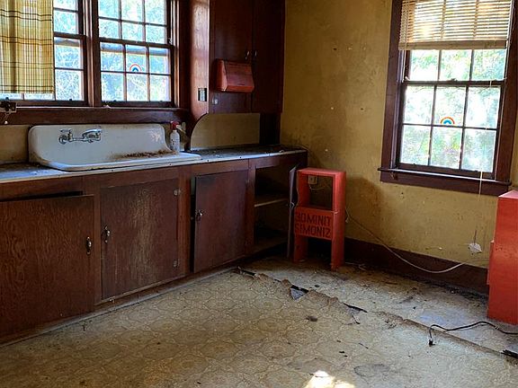 4th image of 202 Lee Dr
