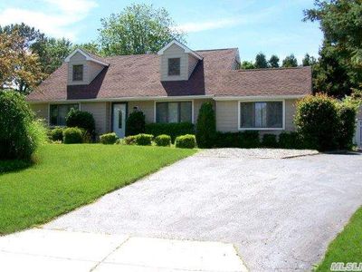 12 Woodbrook Dr, Ridge, NY, 11961