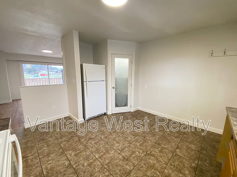 630 Belgo Rd #D — Photo 6