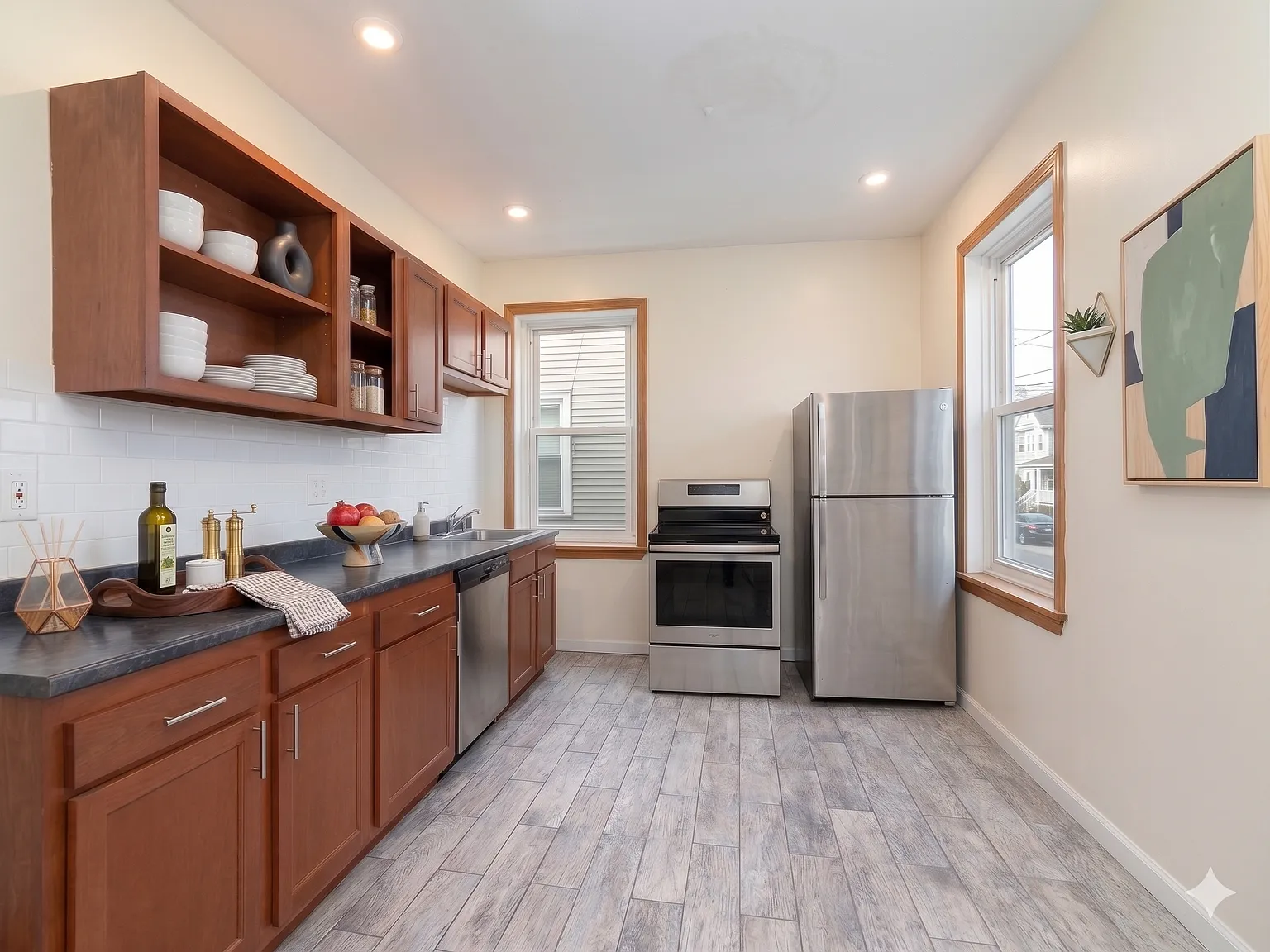 4 bed, 1800 sqft, $4,400 — Photo 2