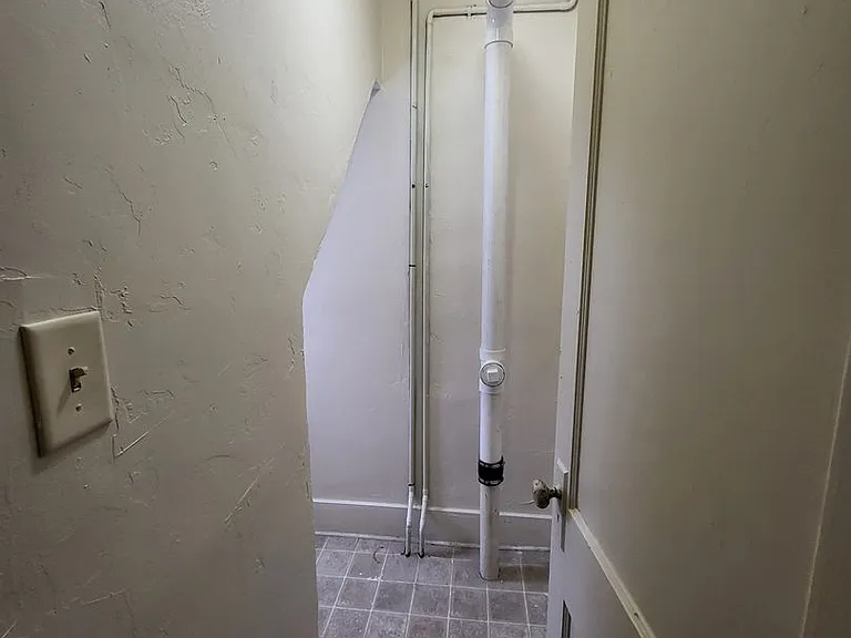 207 Irwin Ave — Photo 13