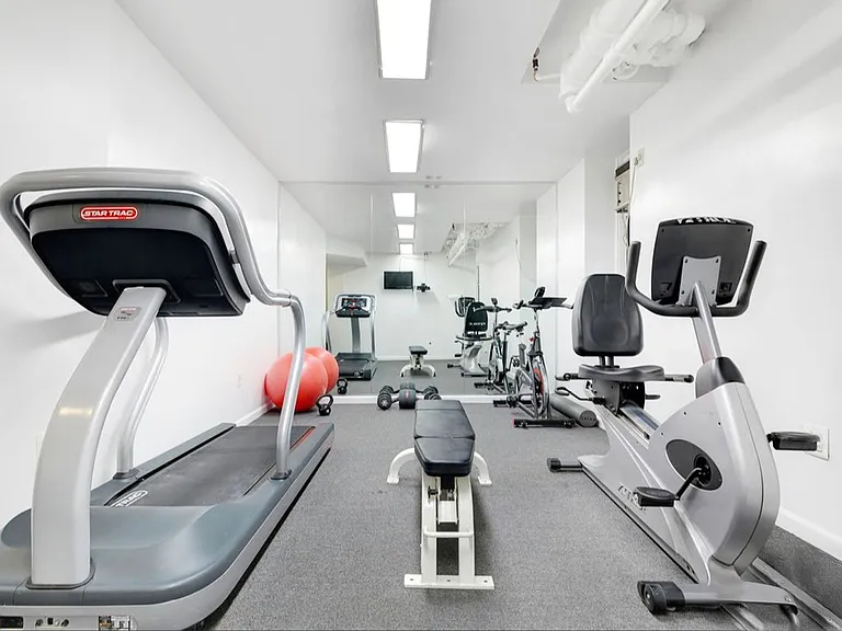 140 W 71st St #2G — Photo 8