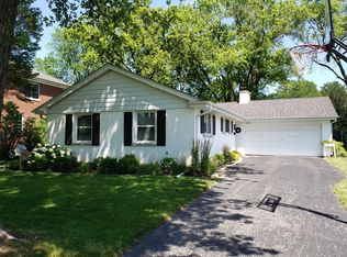 1101 Heatherfield Ln, Glenview, IL 60025