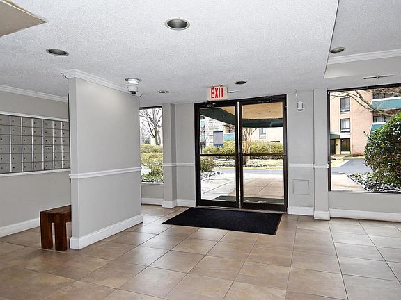 2nd image of 6147 Leesburg Pike