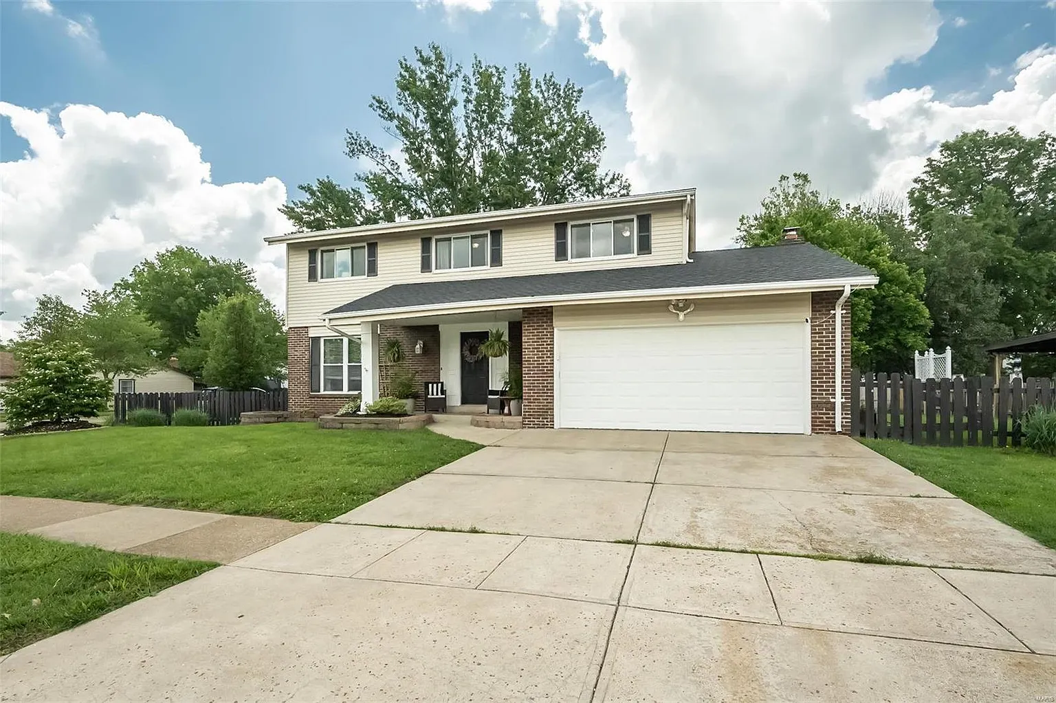 542 May Valley Dr photo 1