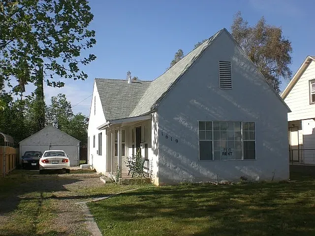 1619 E Cambridge Ave — Photo 1