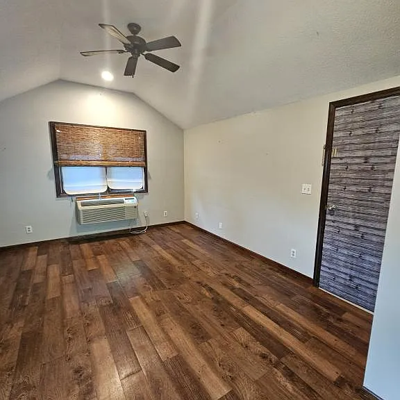 847 S Cedar St — Photo 4