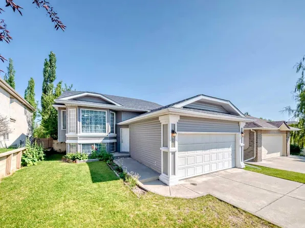 28 Harvest Oak Dr NE, Calgary, AB T3K 4E2