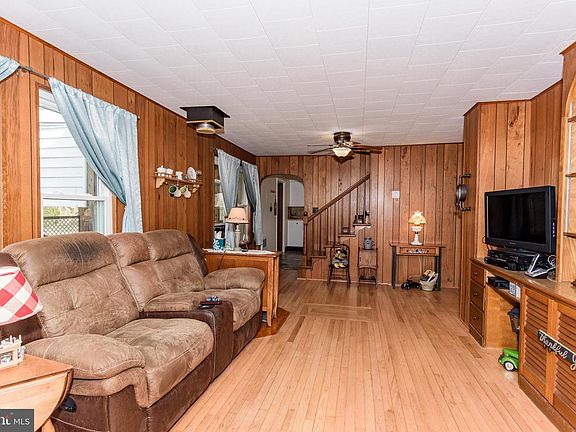 2nd image of 3223 Lawsonia Rd