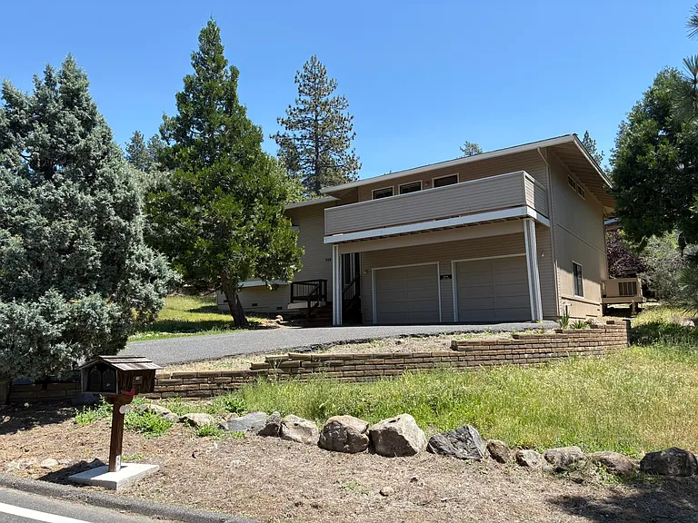 939 Fairway Ct — Photo 2