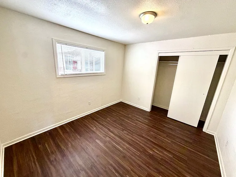 920 Winchester Ave — Photo 6